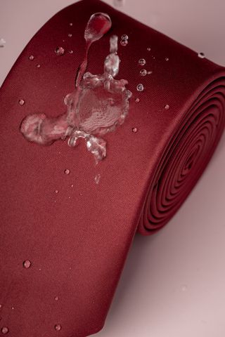 Su ve Leke Tutmayan 7 Cm Bordo Kravat ve Mendil Seti